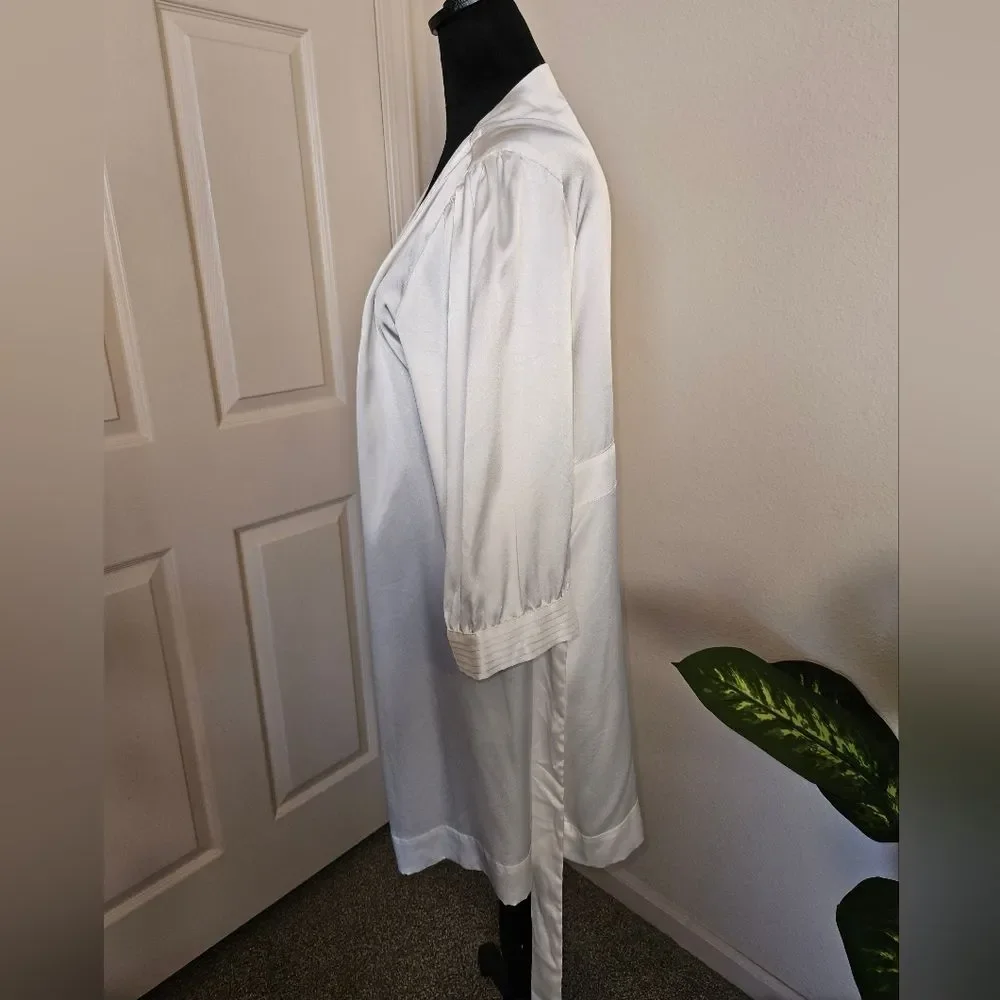 Vintage Y2K Style Victoria's Secret Ivory Robe Size L